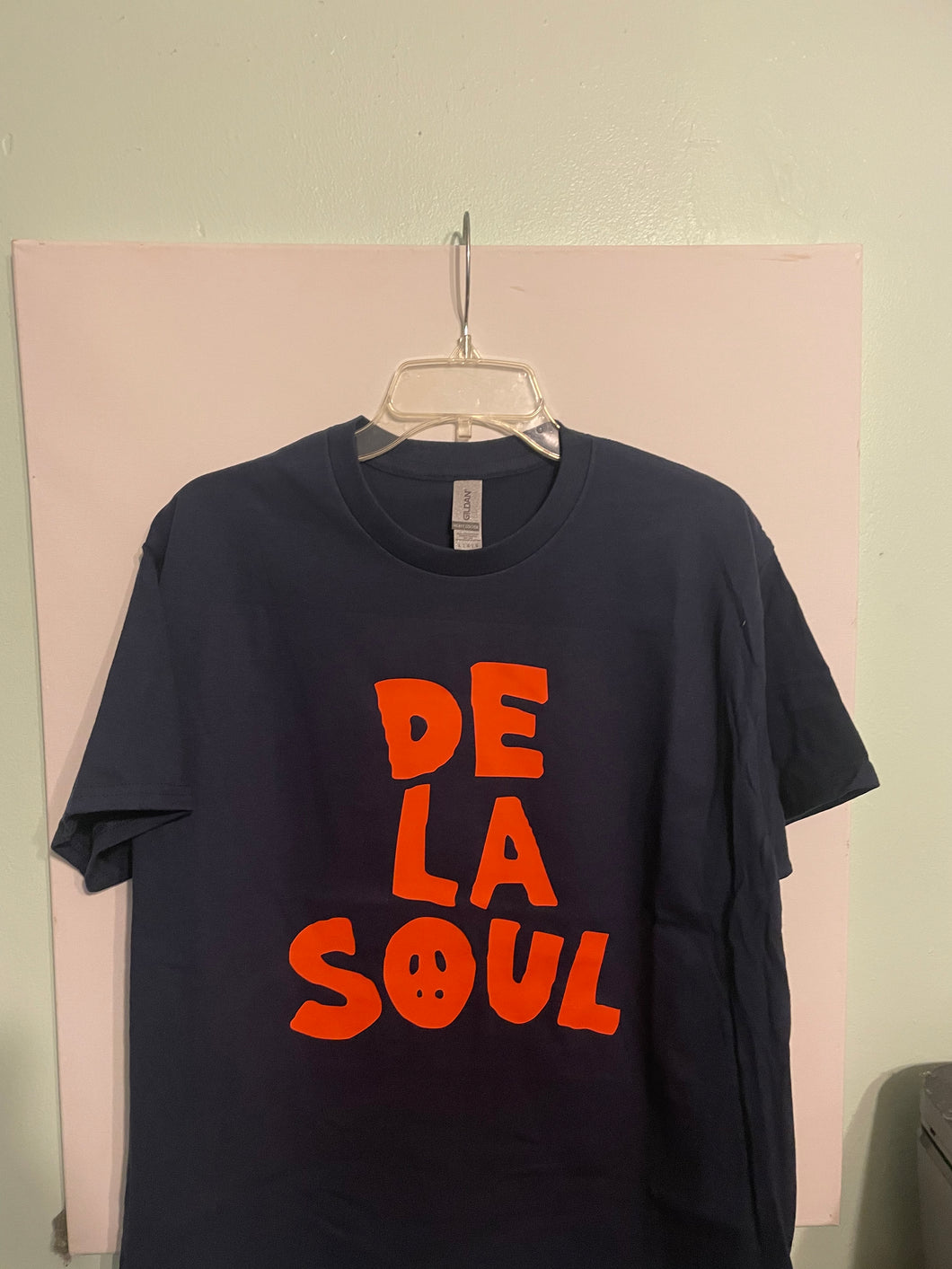 De La
